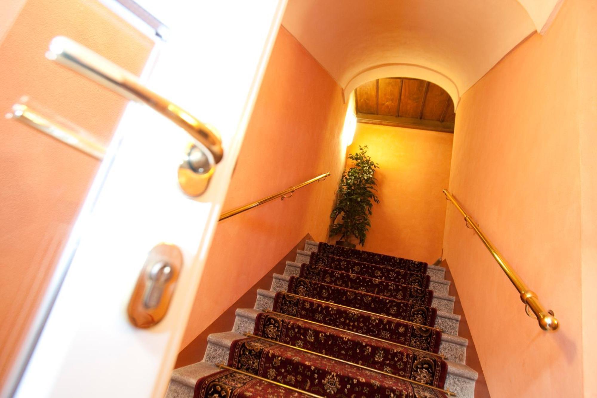 Hotel Palazzo Di Mezzo Carru Экстерьер фото