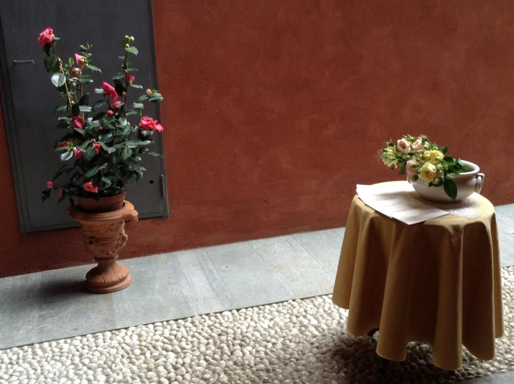 Hotel Palazzo Di Mezzo Carru Экстерьер фото